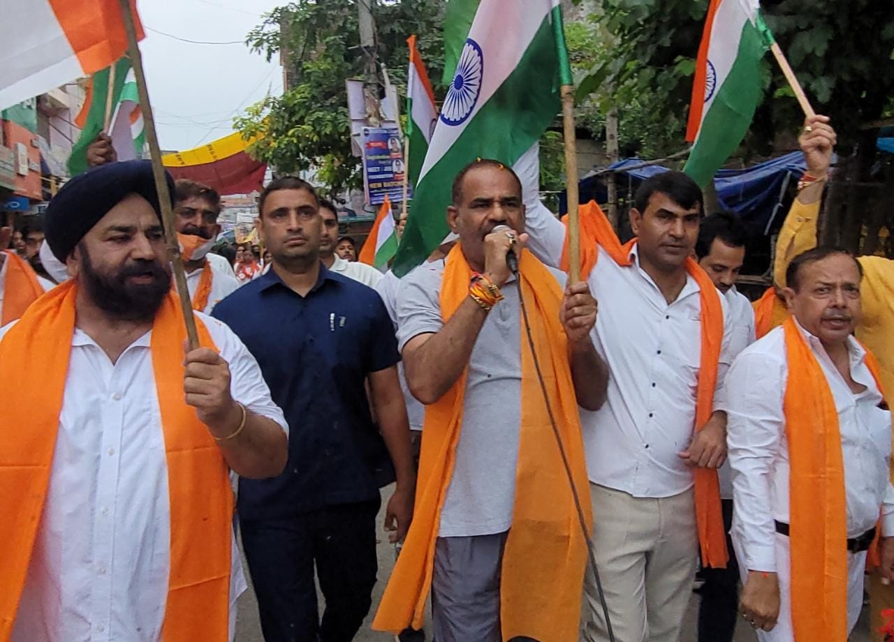 सांसद रमेश बिधूड़ी ने तिरंगा यात्रा निकालकर मनाया आजादी का अमृत महोत्सव सांसद रमेश बिधूड़ी ने तिरंगा यात्रा निकालकर मनाया आजादी का अमृत महोत्सव